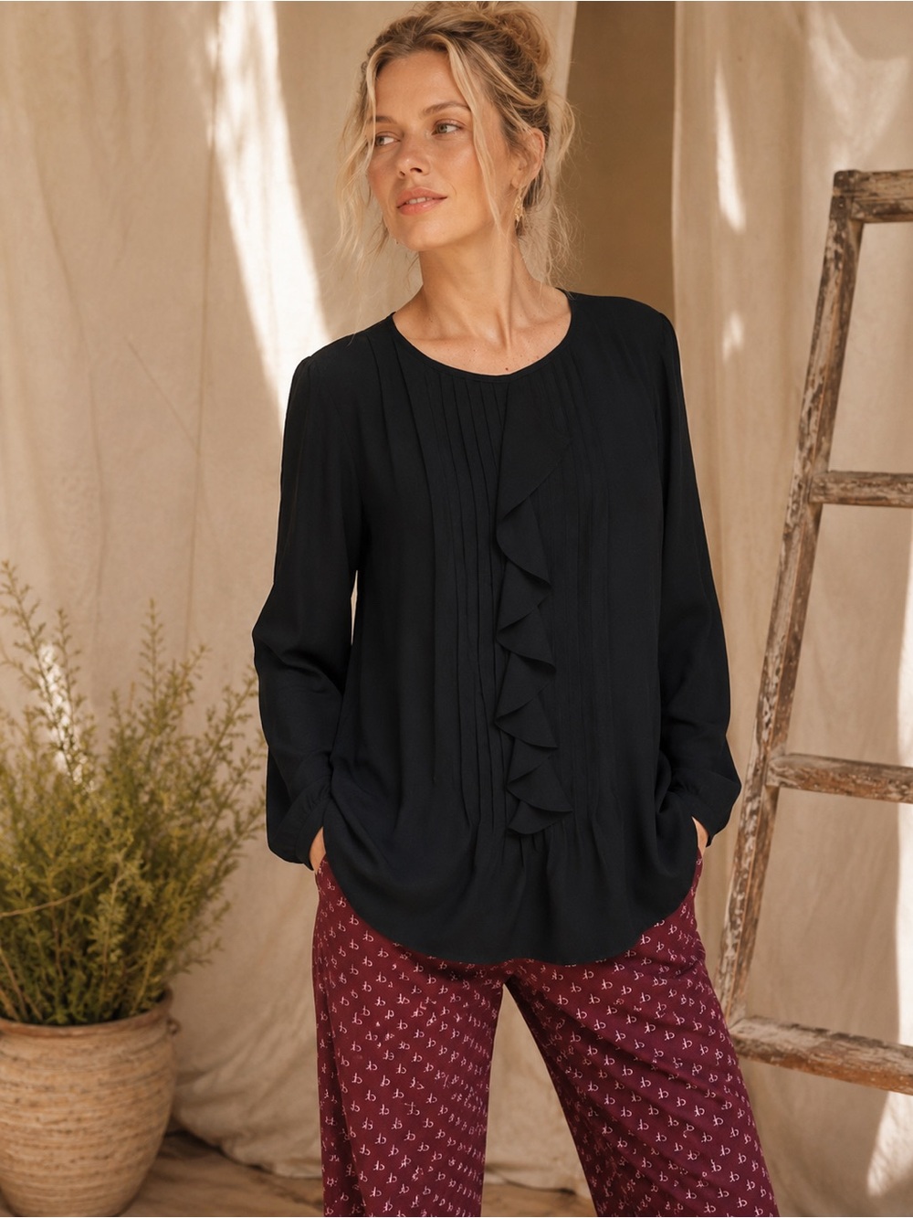 Banana Republic Black Ruffle Pleated Chiffon Blouse Size Medium